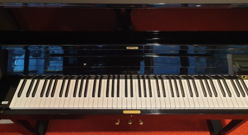 clavier piano petrof