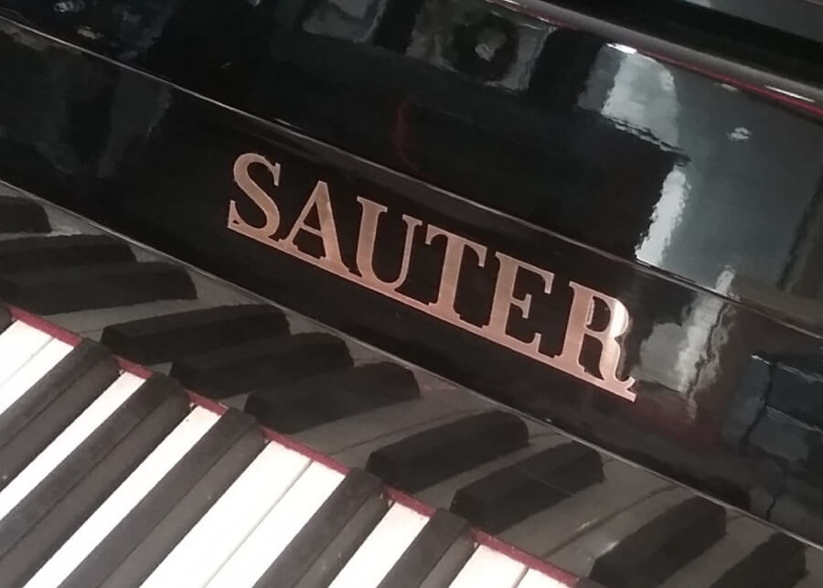 piano droit sauter laqué noir