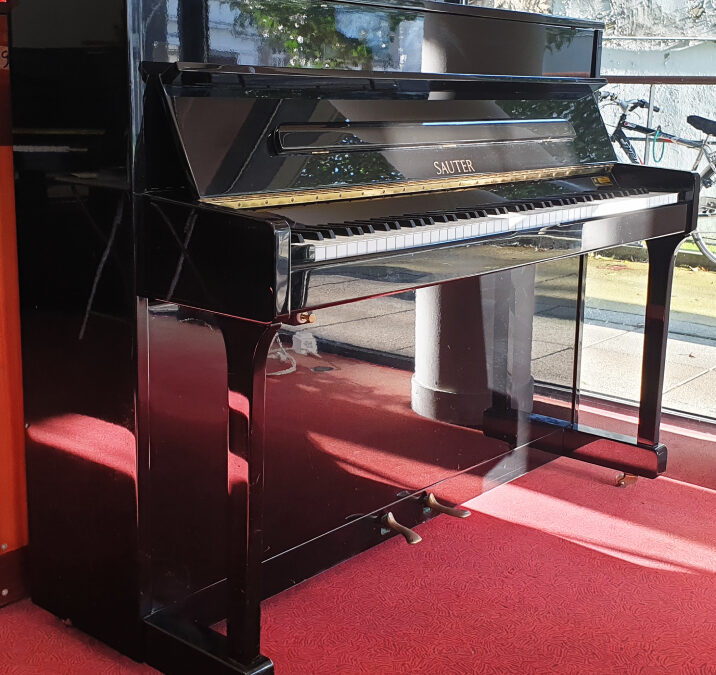 PIANO SAUTER R2