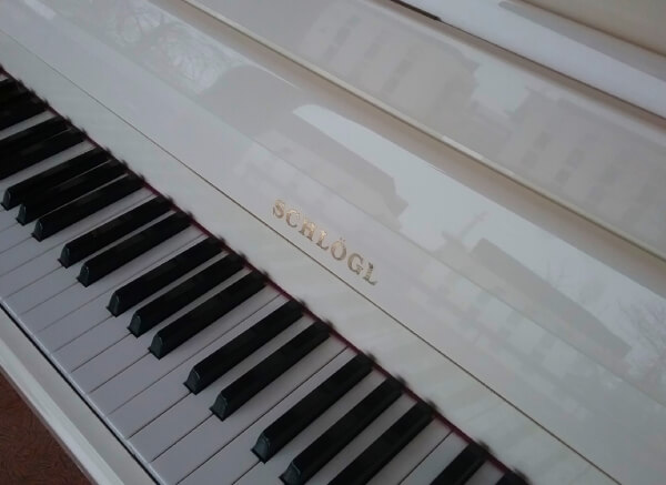 piano tchèque petrof