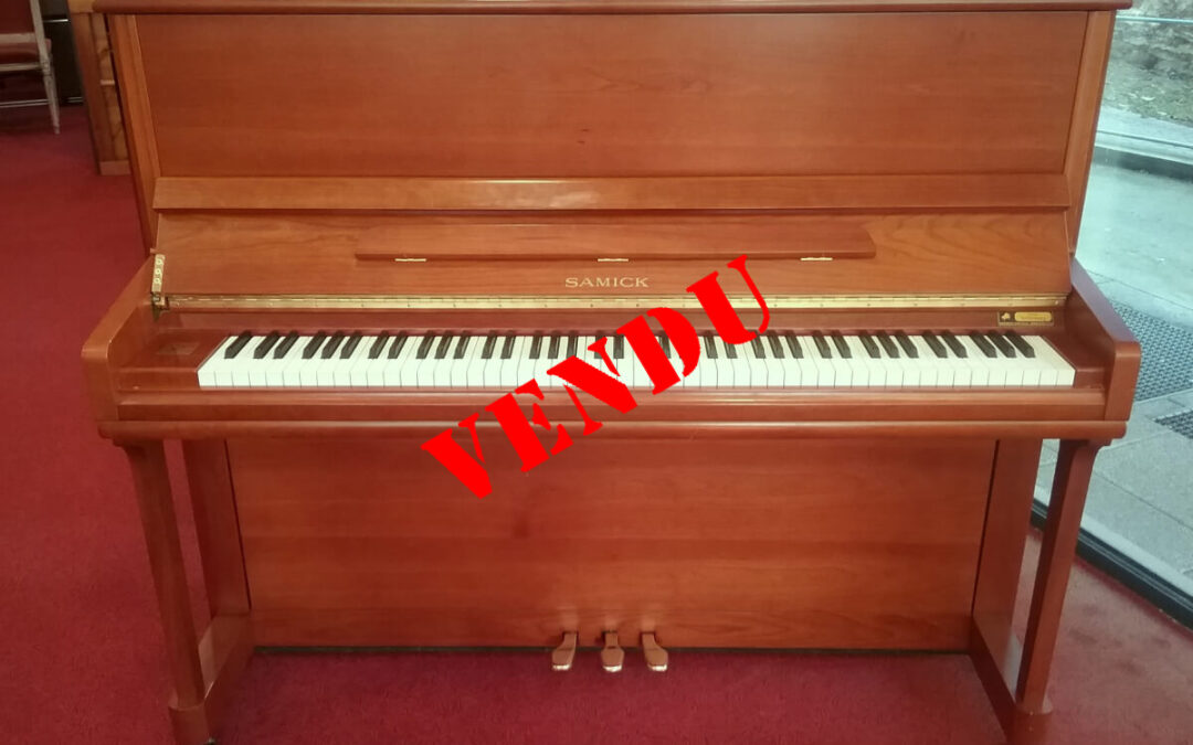 PIANO SAMICK JS121