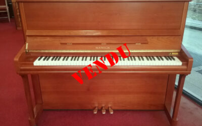 PIANO SAMICK JS121