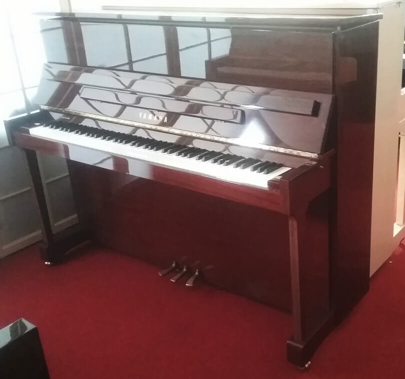 YAMAHA 116 ACAJOU piano d'occasion noir à Rennes